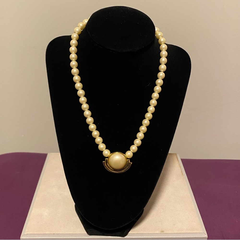 Vintage Pearl and gold necklace